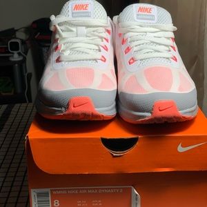 womens Nike Air Max Dynasty 2 Size 8
